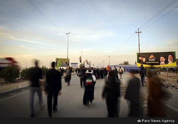 راهپیمای زائران اربعین حسینی در مسیر کربلا/ گزارش تصویری