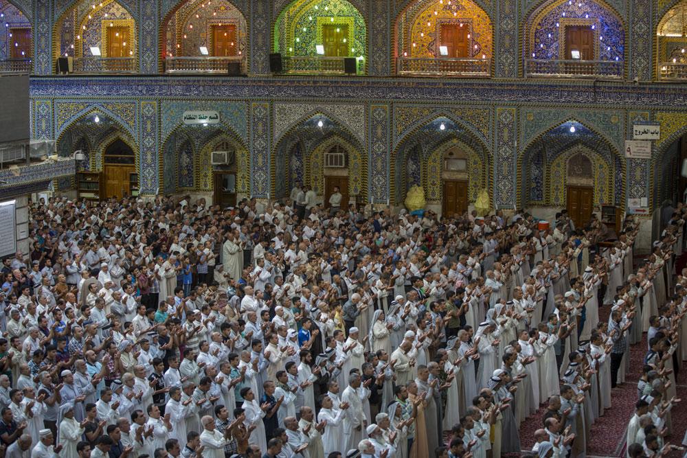 اقامه نماز عید فطر در حرمین مطهر حسینی وعباسی