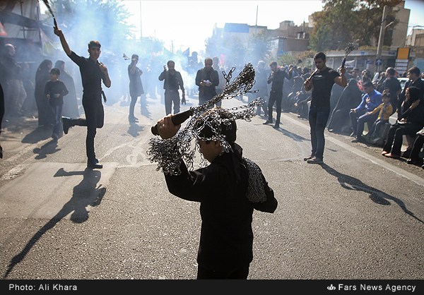 عزاداری ظهر عاشورا در تهران/ گزارش تصویری