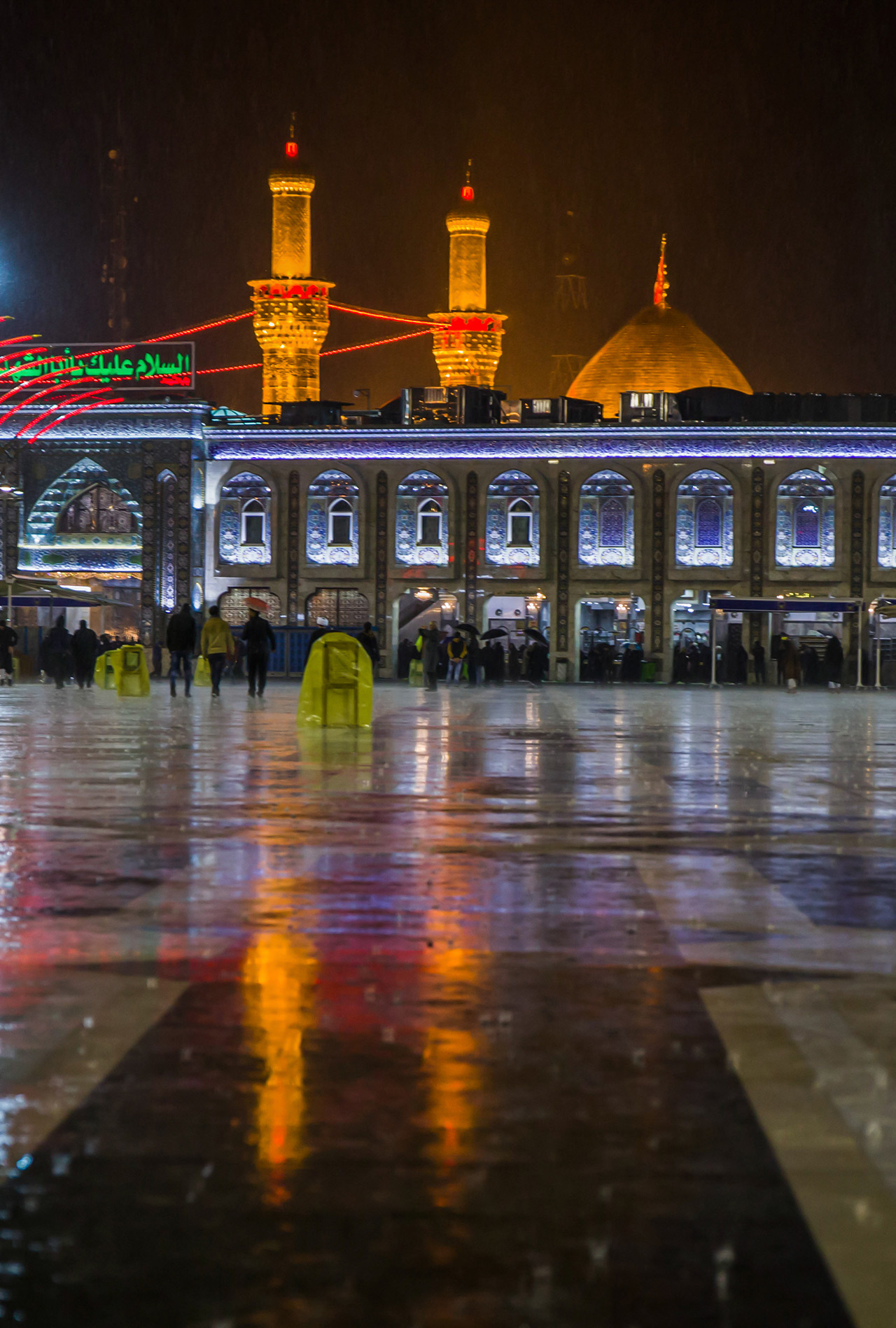 تصاویر زیبا از حرم امام حسین (ع) در روزهای بارانی/ من ... قدم‌زنان ... در حرم بارانیت ...
