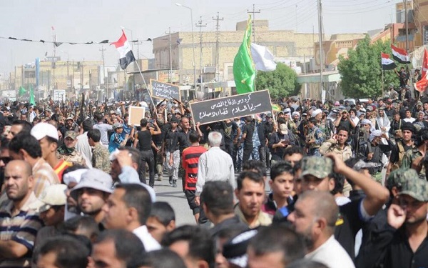 راهپیمایی هزاران دانشجو در کربلا در حمایت از نیروهای مسلح عراقی