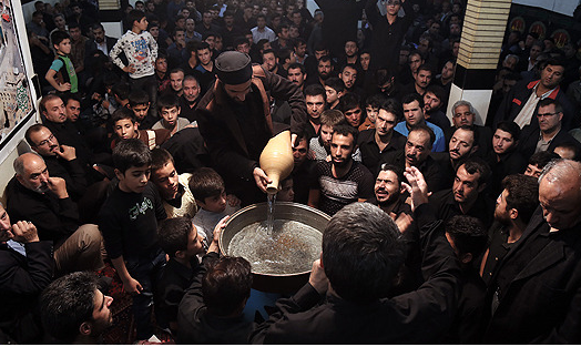 آیین طشت‌گذاری اوغورآبادی‌های مقیم تهران/ تصاویر