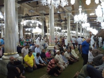 اقامه نماز آیات در مسجد «امام حسین (ع)» قاهره