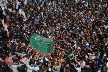 تجمع باشکوه عزاداران در آستان حسینی / گزارش تصویری