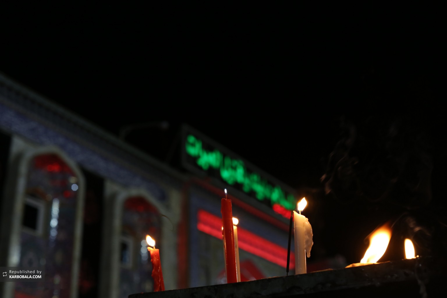 شمع های روشن شده به مناسبت شهادت سیدالشهداء علیه السلام